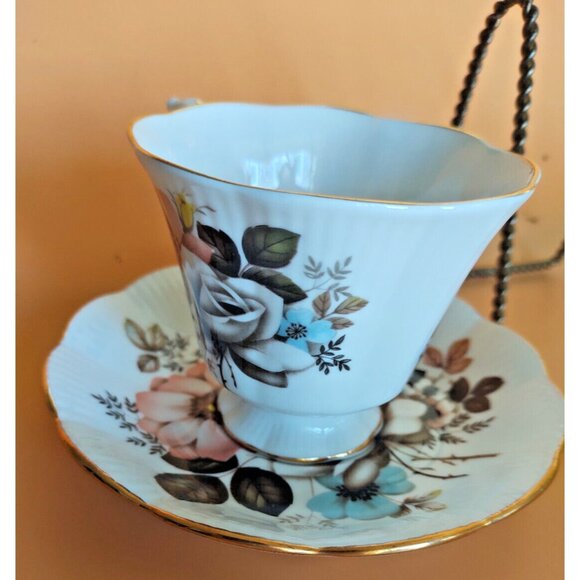Royal Albert Footed Teacup And Saucer Set Pastel Roses And Nasturtiums - England - Picture 9 of 13